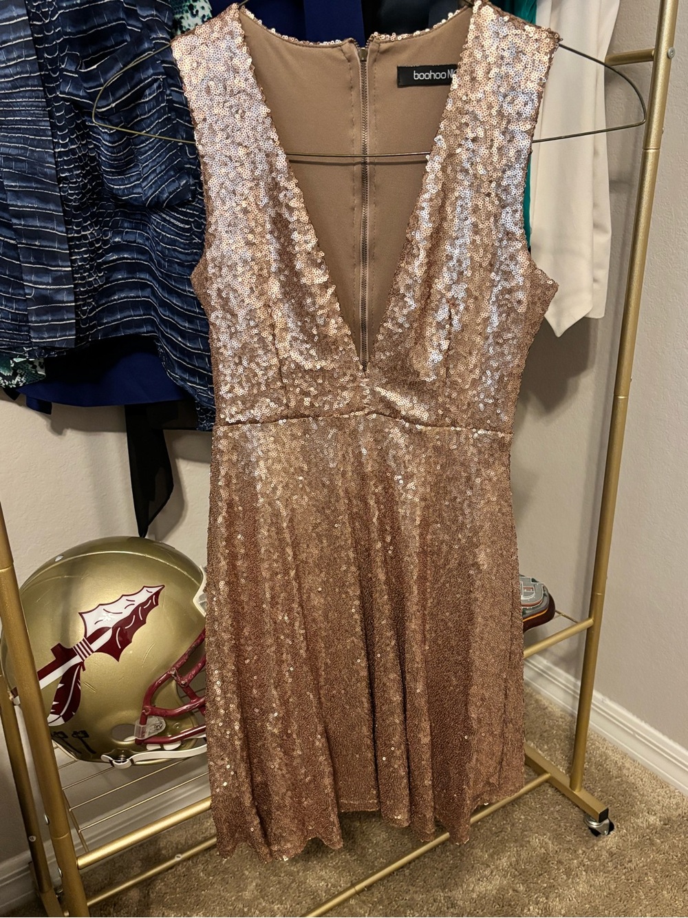 Boohoo Gold Sequin V-Neck Party Dress, size 6